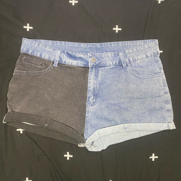 Color block jean shorts! - Picture 3 of 7